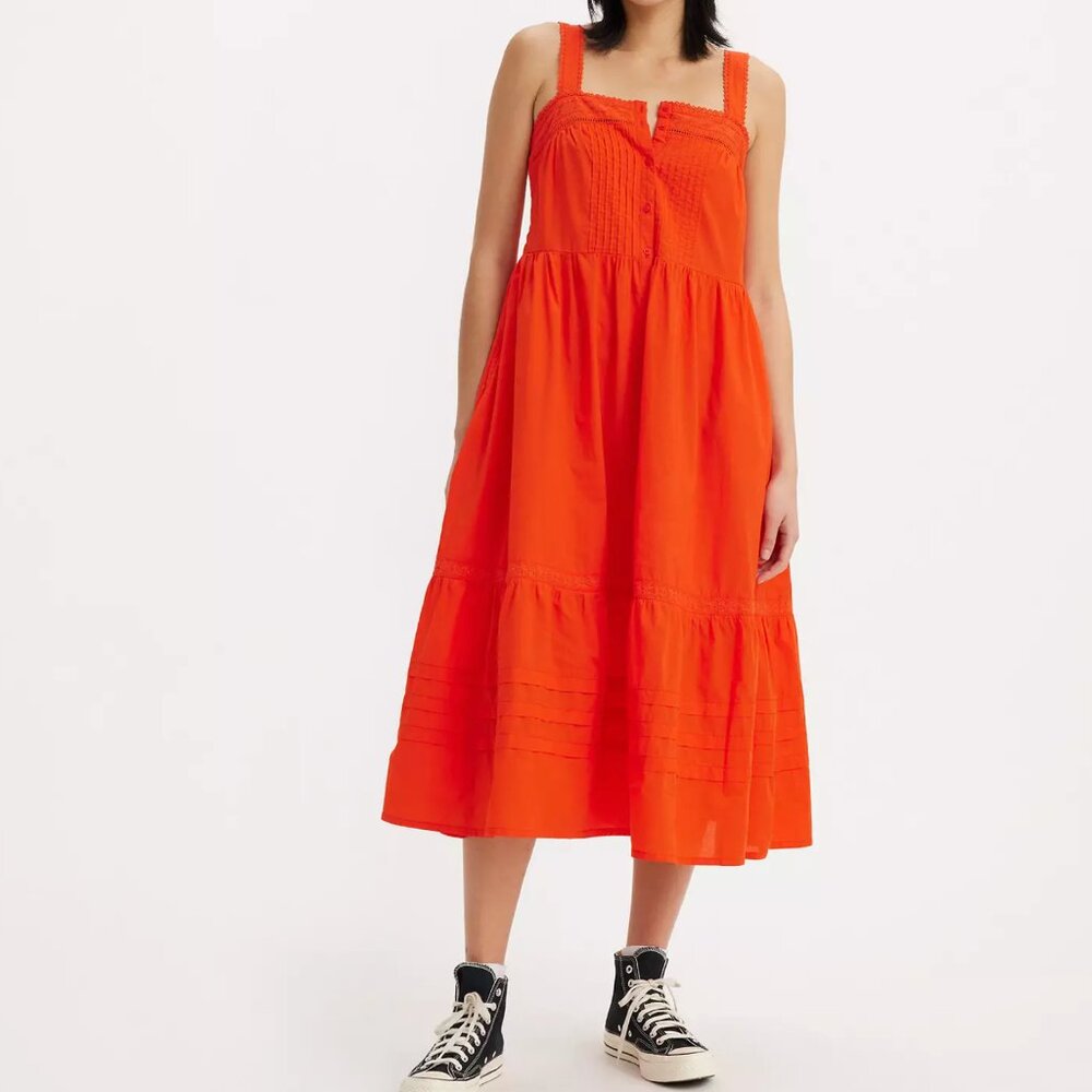 Model is 5'9" with a 28" waist. They're wearing a size small. CICI MIDI DRESS